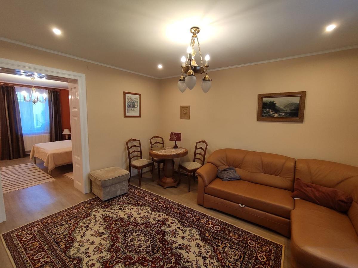 Ferienwohnung Dom Pod Zegarem Przemyśl Exterior foto
