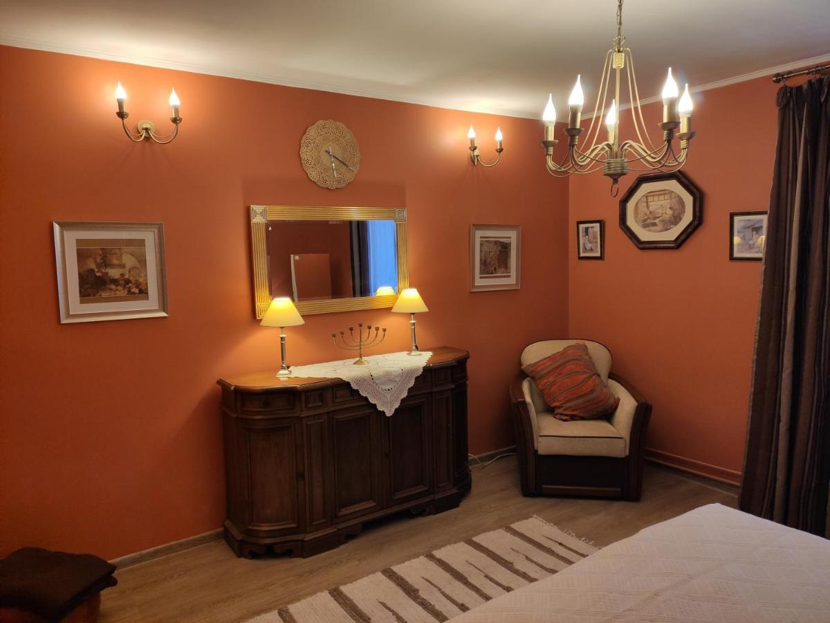 Ferienwohnung Dom Pod Zegarem Przemyśl Exterior foto