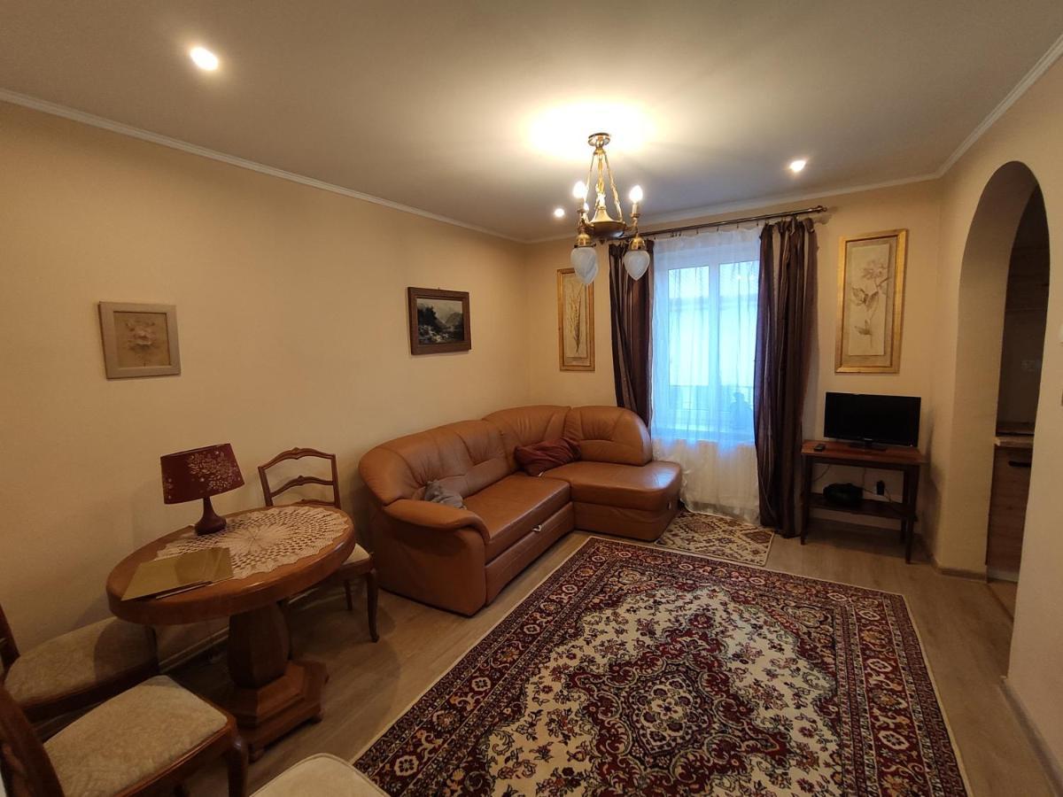 Ferienwohnung Dom Pod Zegarem Przemyśl Exterior foto
