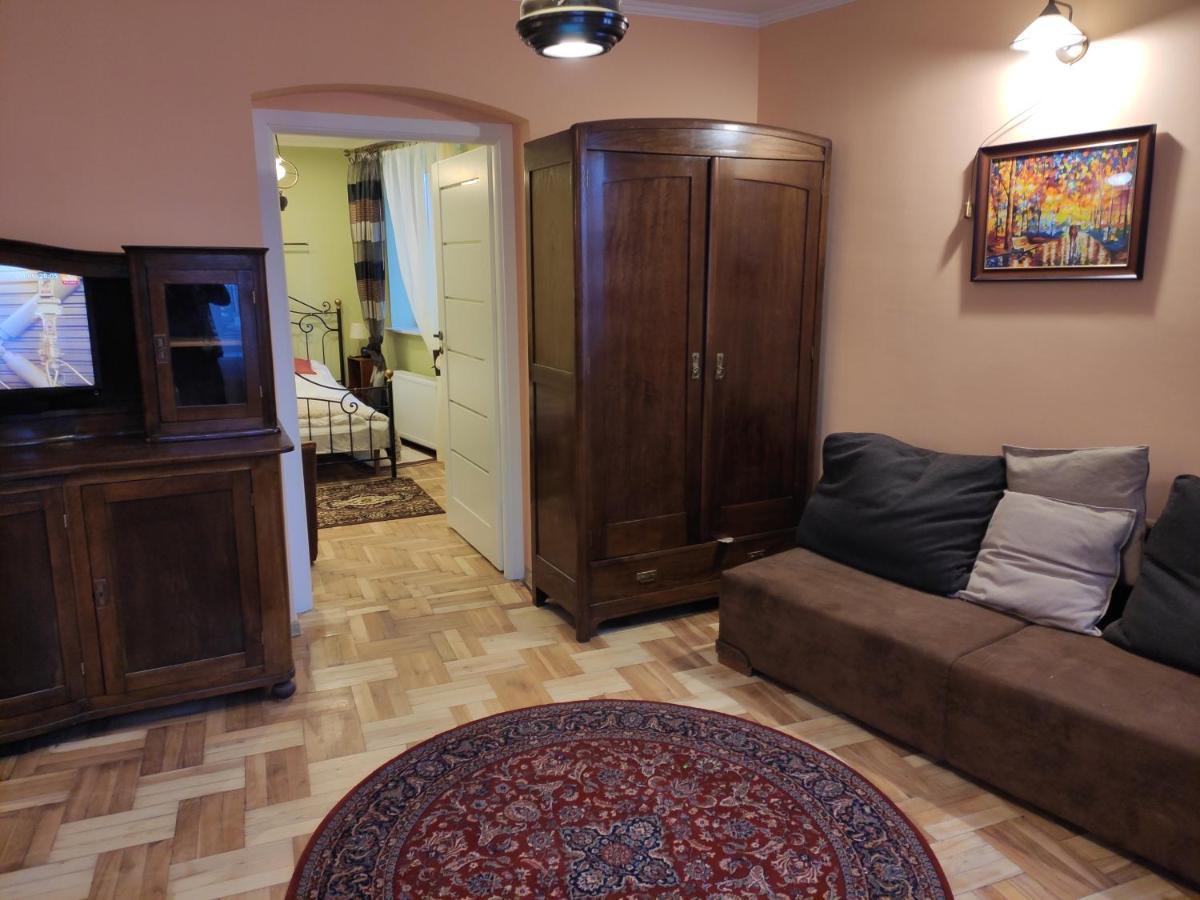 Ferienwohnung Dom Pod Zegarem Przemyśl Exterior foto