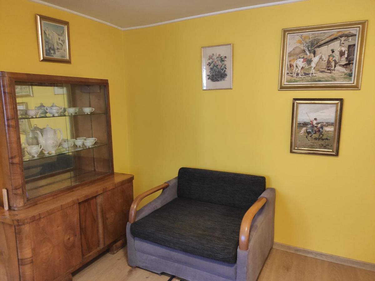 Ferienwohnung Dom Pod Zegarem Przemyśl Exterior foto