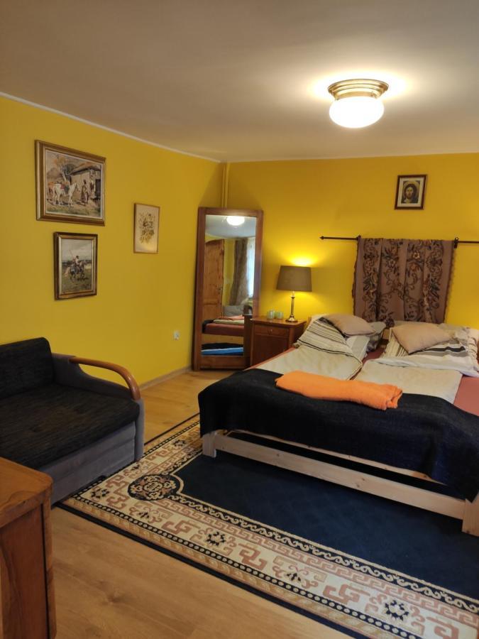 Ferienwohnung Dom Pod Zegarem Przemyśl Exterior foto
