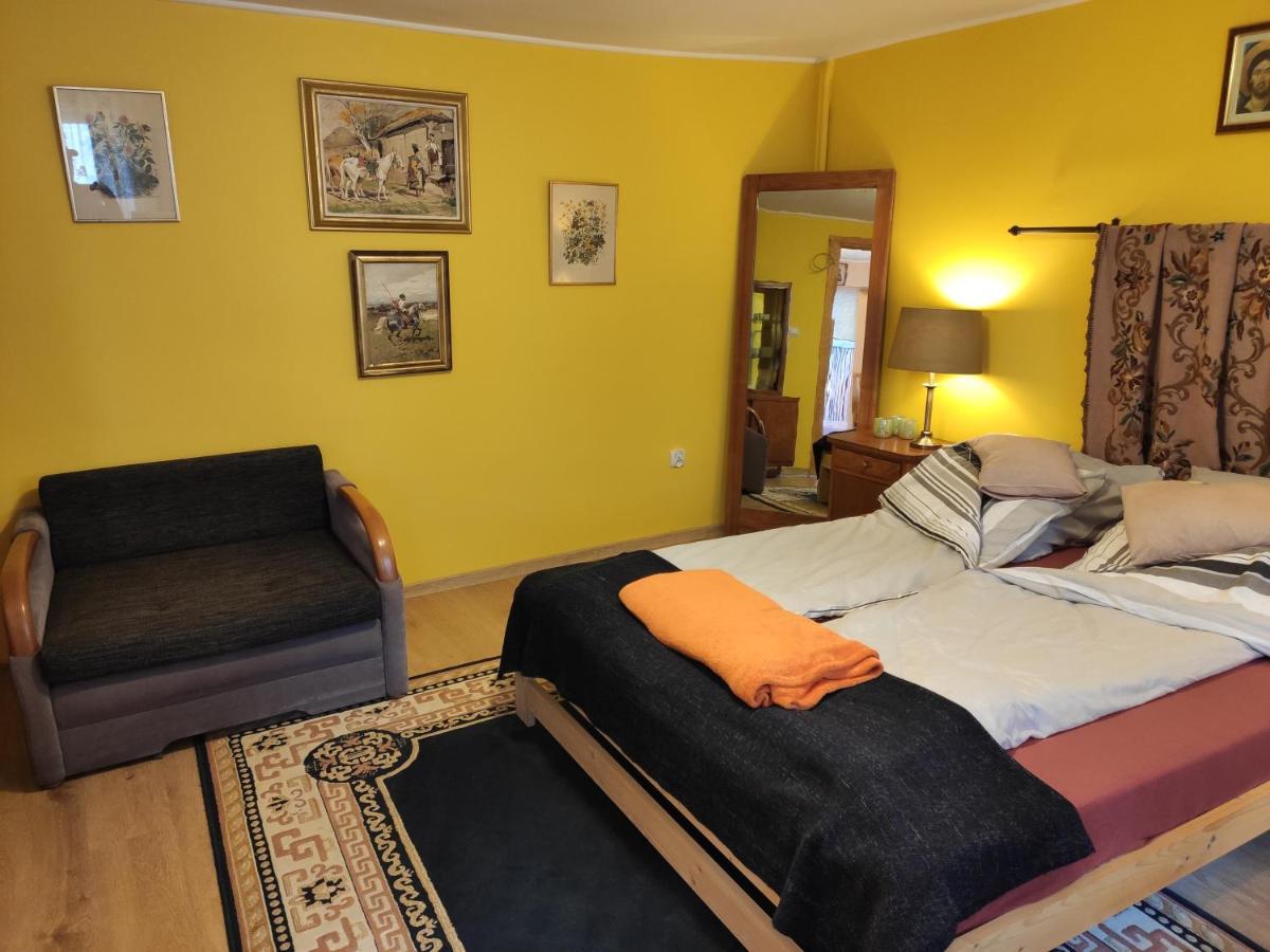 Ferienwohnung Dom Pod Zegarem Przemyśl Exterior foto